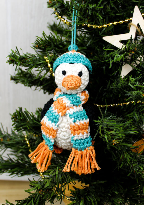 Frau Line Häkelanleitung Weihnachtsdekoration Pinguin Amigurumi