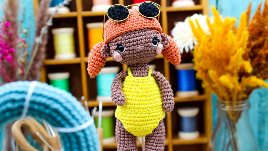 Frau Line kostenlose Häkelanleitung Amigurumi